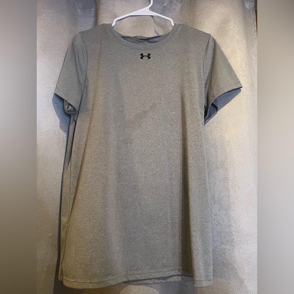Gray under Armour short sleeve shirt